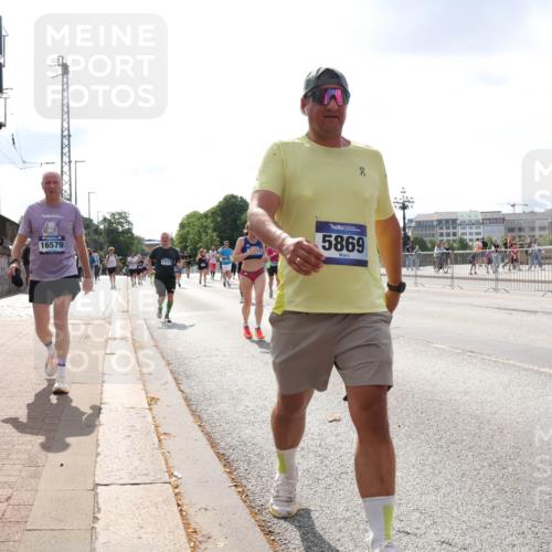29.06.2025 - hella hamburg halbmarathon Lena Gebhardt http://msf.ph/oto/8416440 29.06.2025 10:05:12 Lombardsbrücke 16579, 13717, 56, 5869, 1126, 1316, 1559, 1863, 1981, 2288, 2298, 2424, 2463, 2628, 2698, 3071, 3413, 3578, 4014, 4220, 4394, 4538, 4951, 5073, 6059, 6907, 6908, 7302, 7826, 8049, 8089, 8999, 9007, 9019, 9075, 9165, 9559, 9680, 10694, 11088, 11551, 11595, 11784, 11873, 12125, 12557, 13221, 13242, 13327, 13717, 14203, 16092, 16134, 16357, 16478, 16546, 16579, 16847, 16995, 17112, 17707, 17814, 17818, 18189, 18616, 18617, 19034 meine-sportfotos.de
