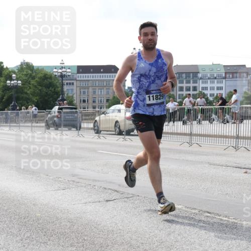29.06.2025 - hella hamburg halbmarathon Lena Gebhardt http://msf.ph/oto/8416445 29.06.2025 09:40:34 Lombardsbrücke 11829, 34, 35, 52, 54, 5253, 6530, 6816, 9151, 9255, 9447, 9475, 10650, 11210, 11829, 12373, 12678, 14302, 14717, 15495, 16068, 16245, 16988, 17771, 18930, 19075 meine-sportfotos.de