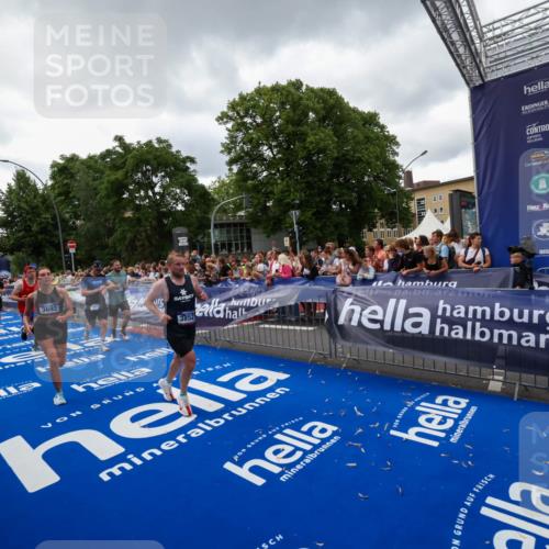 29.06.2025 - hella hamburg halbmarathon Zöllner http://msf.ph/oto/8416456 29.06.2025 10:50:05 Ziel 1216, 1321, 2020, 3692, 3852, 7100, 7657, 9031, 9213, 9303, 9965, 12271, 13225, 13758, 16403, 16716, 18884, 19112 meine-sportfotos.de