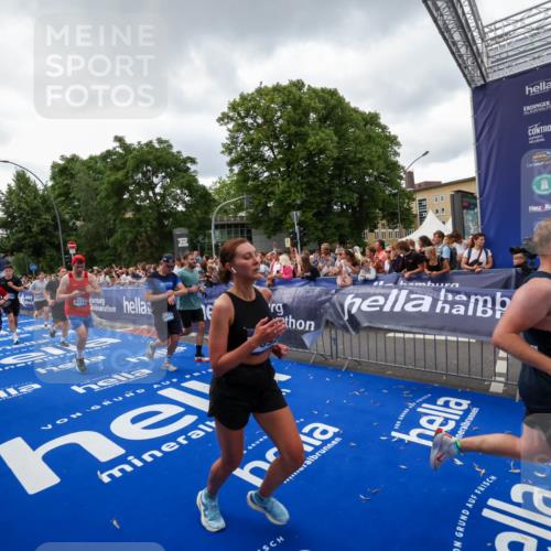 29.06.2025 - hella hamburg halbmarathon Zöllner http://msf.ph/oto/8416467 29.06.2025 10:50:06 Ziel 1216, 1321, 1507, 2020, 3562, 3692, 3852, 7100, 7657, 9031, 9213, 9303, 9965, 12203, 12271, 13225, 13758, 14257, 16403, 18228, 18657, 18658, 18884, 19112 meine-sportfotos.de