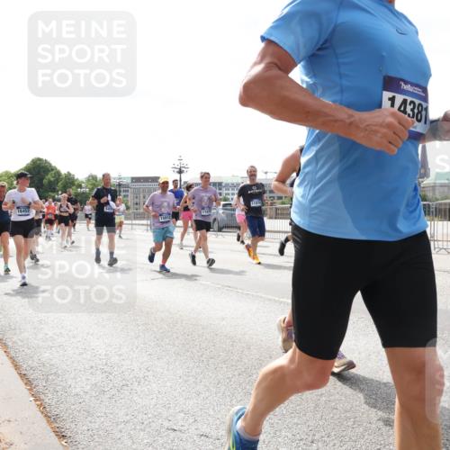 29.06.2025 - hella hamburg halbmarathon Lena Gebhardt http://msf.ph/oto/8416472 29.06.2025 10:42:23 Lombardsbrücke 11074, 16452, 5419, 11075, 15912, 14381, 1039, 1150, 1360, 1624, 1752, 1929, 1957, 1994, 2069, 2134, 2145, 2523, 2538, 2580, 2940, 2941, 2974, 3276, 3326, 3459, 3460, 3568, 3605, 3874, 4329, 4334, 4353, 4735, 4736, 4778, 4885, 4891, 4892, 5403, 5417, 5419, 5671, 5810, 6120, 6136, 6153, 6430, 6436, 6764, 6828, 6837, 6846, 6917, 7040, 7260, 7357, 7513, 7557, 7666, 8014, 8459, 8525, 8526, 8529, 8712, 8816, 8908, 9008, 9223, 9370, 9980, 10027, 10454, 10532, 10623, 13241 meine-sportfotos.de