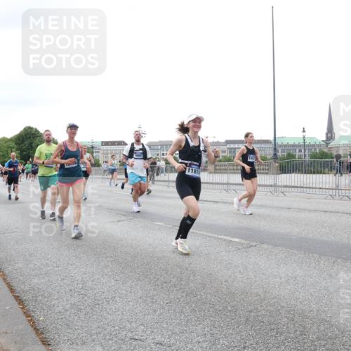 29.06.2025 - hella hamburg halbmarathon Lena Gebhardt http://msf.ph/oto/8416478 29.06.2025 10:51:47 Lombardsbrücke 16807, 11875, 1418, 1617, 1978, 1997, 2308, 2484, 2485, 2593, 2736, 2778, 3038, 3240, 3991, 4598, 4606, 4748, 4808, 4878, 5062, 5291, 5357, 5394, 5534, 5716, 5717, 6007, 6091, 6604, 6885, 6945, 6947, 6954, 6961, 7682, 7769, 7841, 7871, 7992, 8040, 8125, 8250, 8251, 8399, 8621, 8672, 9220, 9340, 9460, 9462, 9582, 9583, 9590, 9594, 9673, 9730, 9763, 10496, 10521, 10533, 10673, 10693, 10830, 11034, 11101, 11268, 11375, 11575, 11875, 12065 meine-sportfotos.de