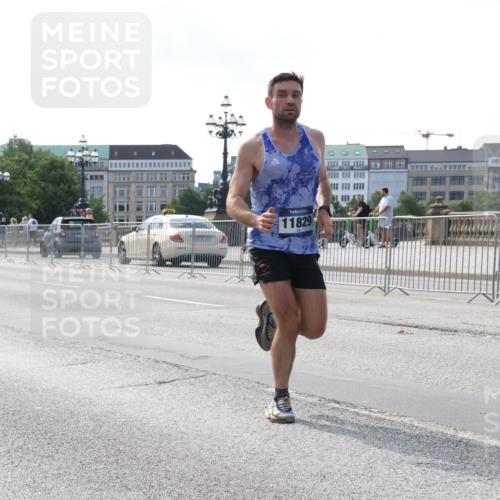 29.06.2025 - hella hamburg halbmarathon Lena Gebhardt http://msf.ph/oto/8416483 29.06.2025 09:40:34 Lombardsbrücke 11829, 34, 35, 52, 54, 5253, 6530, 6816, 9151, 9255, 9447, 9475, 10650, 11210, 11829, 12373, 12678, 14302, 14717, 15495, 16068, 16245, 16988, 17771, 18930, 19075 meine-sportfotos.de