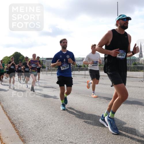 29.06.2025 - hella hamburg halbmarathon Lena Gebhardt http://msf.ph/oto/8416486 29.06.2025 09:51:01 Lombardsbrücke 7116, 1962, 13268, 72, 8122, 7635, 8966, 5087, 1209, 1256, 1358, 1441, 1677, 1697, 1700, 1941, 1962, 2546, 2579, 3056, 3626, 3700, 3947, 4205, 4229, 4380, 4854, 4888, 4889, 4893, 5026, 5087, 5275, 5387, 5472, 5506, 5508, 5752, 5916, 6080, 6429, 6593, 6639, 6686, 6687, 6721, 6901, 7026, 7110, 7116, 7284, 7635, 7693, 8091, 8122, 8319, 8574, 8958, 8966, 9262, 9313, 9371, 9380, 9755, 9833, 9885, 10064, 10193, 10415, 10469, 10783, 10922, 11281, 11284, 11305, 11907, 12153 meine-sportfotos.de
