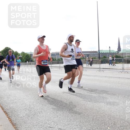29.06.2025 - hella hamburg halbmarathon Lena Gebhardt http://msf.ph/oto/8416492 29.06.2025 10:26:38 Lombardsbrücke 8079, 9186, 4844, 6905, 1300, 1973, 2045, 2643, 3617, 4267, 4268, 4315, 4507, 4509, 4844, 6159, 6625, 6905, 7069, 7929, 8079, 8306, 8357, 8942, 9186, 11107, 11270, 11740, 12071, 12126, 12826, 12827, 13264, 14930, 15027, 15807, 15878, 16479, 16788, 17300, 17675, 17712, 18074, 18087, 18516, 18962, 18978 meine-sportfotos.de