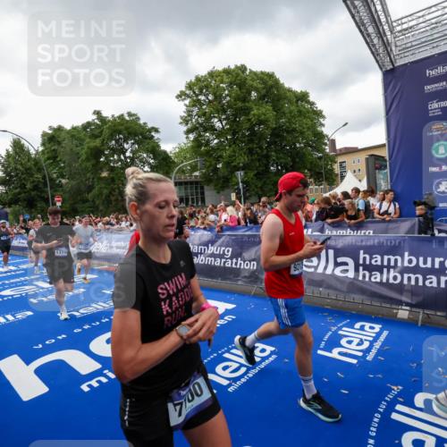 29.06.2025 - hella hamburg halbmarathon Zöllner http://msf.ph/oto/8416500 29.06.2025 10:50:08 Ziel 1216, 1321, 1507, 2020, 3562, 7100, 7657, 8313, 9031, 9213, 9303, 9965, 12203, 12271, 13225, 13282, 13758, 14257, 16403, 18228, 18657, 18658, 18884, 19112 meine-sportfotos.de