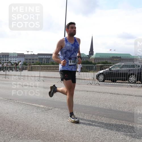 29.06.2025 - hella hamburg halbmarathon Lena Gebhardt http://msf.ph/oto/8416501 29.06.2025 09:40:35 Lombardsbrücke 1182, 34, 35, 52, 54, 5253, 6530, 6816, 9151, 9255, 9447, 9475, 10650, 11210, 11829, 12373, 12678, 14302, 15495, 16068, 16245, 16988, 17771, 18930, 19075 meine-sportfotos.de
