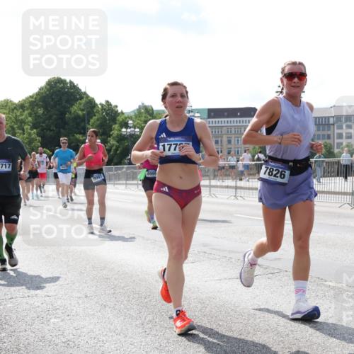 29.06.2025 - hella hamburg halbmarathon Lena Gebhardt http://msf.ph/oto/8416509 29.06.2025 10:05:14 Lombardsbrücke 13717, 1647, 9007, 8999, 177, 7826, 1126, 1559, 1863, 1936, 1981, 2288, 2298, 2424, 2628, 2698, 3071, 3413, 3578, 4014, 4220, 4394, 4538, 4951, 5073, 6059, 6907, 6908, 7302, 7826, 8049, 8089, 8999, 9007, 9019, 9075, 9165, 9559, 9680, 10343, 10694, 11088, 11551, 11595, 11784, 11873, 12125, 12557, 13221, 13242, 13327, 13717, 14203, 14465, 14642, 16092, 16134, 16357, 16478, 16546, 16579, 16847, 17112, 17707, 17814, 17818, 18189, 18616, 18617, 19034 meine-sportfotos.de