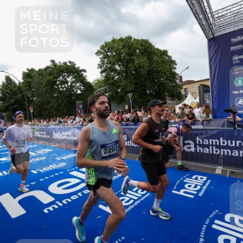29.06.2025 - hella hamburg halbmarathon Zöllner http://msf.ph/oto/8416510 29.06.2025 10:27:44 Ziel 2203, 5367, 7651, 8731, 10655, 17354, 17893, 18832 meine-sportfotos.de