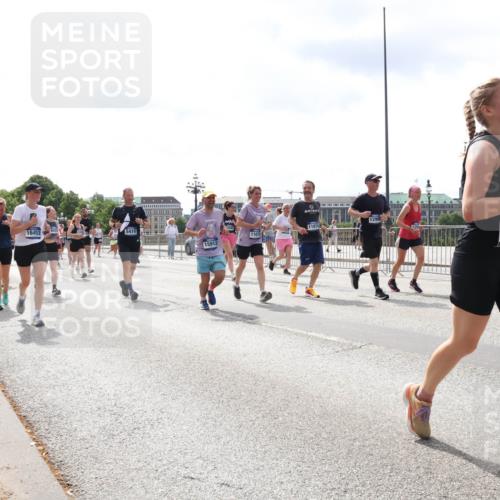 29.06.2025 - hella hamburg halbmarathon Lena Gebhardt http://msf.ph/oto/8416515 29.06.2025 10:42:23 Lombardsbrücke 5419, 16452, 11074, 11075, 15912, 871, 1039, 1150, 1360, 1624, 1752, 1929, 1957, 1994, 2069, 2134, 2145, 2523, 2538, 2580, 2940, 2941, 2974, 3276, 3326, 3459, 3460, 3568, 3605, 3874, 4329, 4334, 4353, 4735, 4736, 4778, 4885, 4891, 4892, 5403, 5417, 5419, 5671, 5810, 6120, 6136, 6153, 6430, 6436, 6764, 6828, 6837, 6846, 6917, 7040, 7260, 7357, 7513, 7557, 7666, 8014, 8459, 8525, 8526, 8529, 8712, 8816, 8908, 9008, 9223, 9370, 9980, 10027, 10454, 10532, 10623, 13241 meine-sportfotos.de