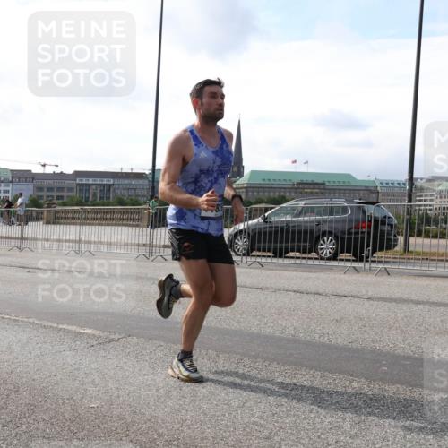 29.06.2025 - hella hamburg halbmarathon Lena Gebhardt http://msf.ph/oto/8416518 29.06.2025 09:40:35 Lombardsbrücke 2, 34, 35, 52, 54, 5253, 6530, 6816, 9151, 9255, 9447, 9475, 10650, 11210, 11829, 12373, 12678, 14302, 15495, 16068, 16245, 16988, 17771, 18930, 19075 meine-sportfotos.de