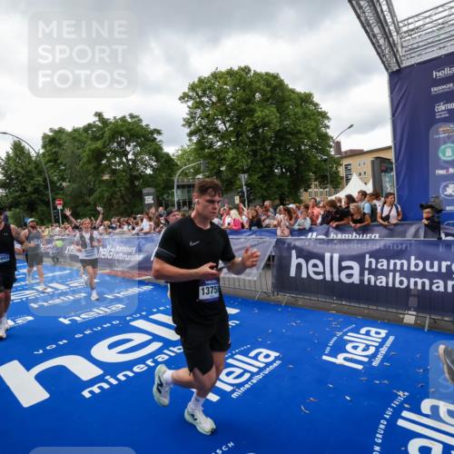 29.06.2025 - hella hamburg halbmarathon Zöllner http://msf.ph/oto/8416526 29.06.2025 10:50:09 Ziel 1216, 1321, 1507, 2020, 3296, 3562, 7176, 7657, 8313, 9031, 9303, 9965, 12203, 13225, 13282, 13758, 14257, 16403, 18228, 18657, 18658, 18884 meine-sportfotos.de