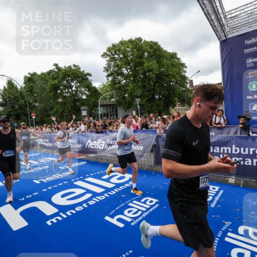 29.06.2025 - hella hamburg halbmarathon Zöllner http://msf.ph/oto/8416531 29.06.2025 10:50:09 Ziel 1216, 1321, 1507, 2020, 3296, 3562, 7176, 7657, 8313, 9031, 9303, 9965, 12203, 13225, 13282, 13758, 14257, 16403, 18228, 18657, 18658, 18884 meine-sportfotos.de