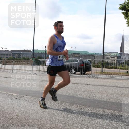 29.06.2025 - hella hamburg halbmarathon Lena Gebhardt http://msf.ph/oto/8416537 29.06.2025 09:40:35 Lombardsbrücke 1182, 34, 35, 52, 54, 5253, 6530, 6816, 9151, 9255, 9447, 9475, 10650, 11210, 11829, 12373, 12678, 14302, 15495, 16068, 16245, 16988, 17771, 18930, 19075 meine-sportfotos.de