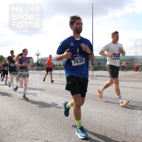29.06.2025 - hella hamburg halbmarathon Lena Gebhardt http://msf.ph/oto/8416540 29.06.2025 09:51:02 Lombardsbrücke 1962, 7116, 579, 10469, 8122, 8, 7635, 8966, 1209, 1256, 1441, 1677, 1697, 1941, 1962, 2546, 2579, 3056, 3626, 3700, 3947, 4205, 4380, 4854, 4888, 4889, 4893, 5026, 5087, 5275, 5387, 5472, 5506, 5508, 5752, 5916, 6080, 6429, 6593, 6639, 6686, 6687, 6721, 6901, 7026, 7110, 7116, 7284, 7378, 7635, 7693, 7962, 8091, 8122, 8319, 8574, 8958, 8966, 9262, 9313, 9371, 9380, 9755, 9833, 9885, 10064, 10193, 10415, 10469, 10783, 10922, 11281, 11284, 11305, 11907, 12153 meine-sportfotos.de