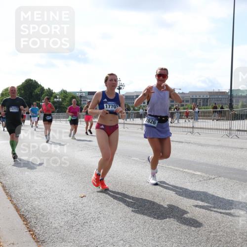 29.06.2025 - hella hamburg halbmarathon Lena Gebhardt http://msf.ph/oto/8416559 29.06.2025 10:05:14 Lombardsbrücke 17707, 13717, 7826, 1126, 1559, 1863, 1936, 1981, 2288, 2298, 2424, 2628, 2698, 3071, 3413, 3578, 4014, 4220, 4394, 4538, 4951, 5073, 6059, 6907, 6908, 7302, 7826, 8049, 8089, 8999, 9007, 9019, 9075, 9165, 9559, 9680, 10343, 10694, 11088, 11551, 11595, 11784, 11873, 12125, 12557, 13221, 13242, 13327, 13717, 14203, 14465, 14642, 16092, 16134, 16357, 16478, 16546, 16579, 16847, 17112, 17707, 17814, 17818, 18189, 18616, 18617, 19034 meine-sportfotos.de