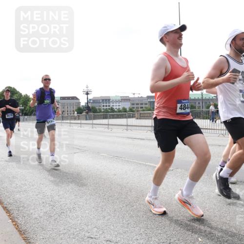 29.06.2025 - hella hamburg halbmarathon Lena Gebhardt http://msf.ph/oto/8416567 29.06.2025 10:26:39 Lombardsbrücke 8079, 19186, 484, 6905, 1300, 1973, 2045, 2643, 3617, 4267, 4268, 4315, 4507, 4509, 4844, 6159, 6625, 6905, 7069, 7929, 8079, 8306, 8357, 8942, 9186, 11107, 11270, 11740, 12071, 12126, 12826, 12827, 13264, 14930, 15027, 15807, 15878, 16479, 16788, 17300, 17675, 17712, 18074, 18087, 18516, 18962, 18978 meine-sportfotos.de