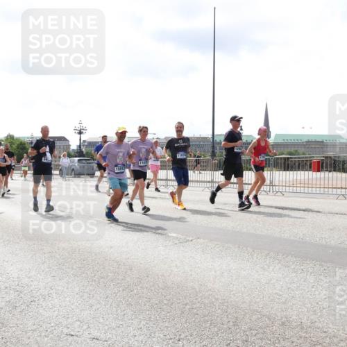 29.06.2025 - hella hamburg halbmarathon Lena Gebhardt http://msf.ph/oto/8416568 29.06.2025 10:42:23 Lombardsbrücke 16452, 459, 15912, 11075, 11074, 1039, 1150, 1360, 1624, 1752, 1929, 1957, 1994, 2069, 2134, 2145, 2523, 2538, 2580, 2940, 2941, 2974, 3276, 3326, 3459, 3460, 3568, 3605, 3874, 4329, 4334, 4353, 4735, 4736, 4778, 4885, 4891, 4892, 5403, 5417, 5419, 5671, 5810, 6120, 6136, 6153, 6430, 6436, 6764, 6828, 6837, 6846, 6917, 7040, 7260, 7357, 7513, 7557, 7666, 8014, 8459, 8525, 8526, 8529, 8712, 8816, 8908, 9008, 9223, 9370, 9980, 10027, 10454, 10532, 10623, 13241 meine-sportfotos.de