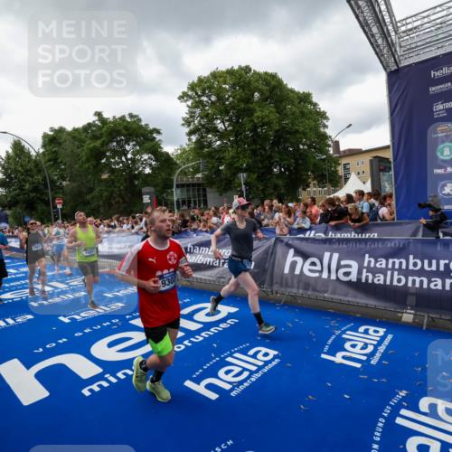29.06.2025 - hella hamburg halbmarathon Zöllner http://msf.ph/oto/8416581 29.06.2025 10:50:12 Ziel 1119, 1216, 1507, 3296, 3562, 7176, 8313, 9031, 9303, 9965, 10371, 11607, 12203, 12235, 13282, 14257, 18228, 18657, 18658 meine-sportfotos.de
