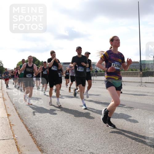 29.06.2025 - hella hamburg halbmarathon Lena Gebhardt http://msf.ph/oto/8416601 29.06.2025 09:51:02 Lombardsbrücke 119, 1962, 2579, 7116, 100, 8122, 7284, 13268, 1209, 1256, 1441, 1677, 1697, 1941, 1962, 2546, 2579, 3056, 3626, 3700, 3947, 4205, 4380, 4854, 4888, 4889, 4893, 5026, 5087, 5275, 5387, 5472, 5506, 5508, 5752, 5916, 6080, 6429, 6593, 6639, 6686, 6687, 6721, 6901, 7026, 7110, 7116, 7284, 7378, 7635, 7693, 7962, 8091, 8122, 8319, 8574, 8958, 8966, 9262, 9313, 9371, 9380, 9755, 9833, 9885, 10064, 10193, 10415, 10469, 10783, 10922, 11281, 11284, 11305, 11907, 12153 meine-sportfotos.de