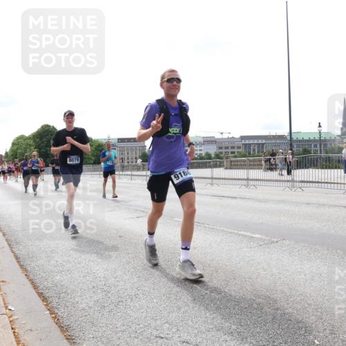 29.06.2025 - hella hamburg halbmarathon Lena Gebhardt http://msf.ph/oto/8416607 29.06.2025 10:26:39 Lombardsbrücke 8079, 9186, 1300, 1973, 2045, 2643, 3617, 4267, 4268, 4315, 4507, 4509, 4844, 6159, 6625, 6905, 7069, 7929, 8079, 8306, 8357, 8942, 9186, 11107, 11270, 11740, 12071, 12126, 12826, 12827, 13264, 14930, 15027, 15807, 15878, 16479, 16788, 17300, 17675, 17712, 18074, 18087, 18516, 18962, 18978 meine-sportfotos.de