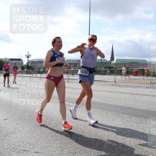 29.06.2025 - hella hamburg halbmarathon Lena Gebhardt http://msf.ph/oto/8416610 29.06.2025 10:05:15 Lombardsbrücke 13717, 7826, 1126, 1559, 1863, 1936, 1981, 2288, 2298, 2424, 2628, 3071, 3413, 3578, 4014, 4220, 4394, 4538, 4951, 5073, 6059, 6907, 6908, 7302, 7826, 8049, 8089, 8999, 9007, 9019, 9075, 9165, 9559, 9680, 10343, 10694, 11088, 11551, 11595, 11784, 11873, 12557, 13221, 13242, 13327, 13717, 14203, 14465, 14642, 16092, 16134, 16357, 16478, 16546, 16579, 16847, 17112, 17707, 17814, 17818, 18189, 18616, 18617, 19034 meine-sportfotos.de