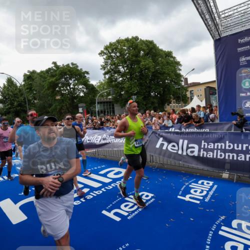 29.06.2025 - hella hamburg halbmarathon Zöllner http://msf.ph/oto/8416615 29.06.2025 10:50:14 Ziel 1119, 1507, 3296, 3562, 7176, 7930, 7932, 8313, 9965, 10371, 11607, 12203, 12235, 13282, 14257, 15620, 18228, 18657, 18658, 18811, 19040 meine-sportfotos.de