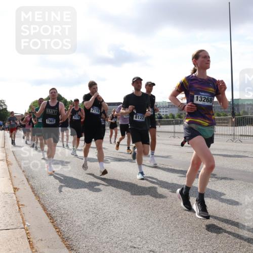 29.06.2025 - hella hamburg halbmarathon Lena Gebhardt http://msf.ph/oto/8416621 29.06.2025 09:51:02 Lombardsbrücke 1962, 2579, 7116, 1629, 8122, 13268, 1209, 1256, 1441, 1677, 1697, 1941, 1962, 2546, 2579, 3056, 3626, 3700, 3947, 4205, 4380, 4854, 4888, 4889, 4893, 5026, 5087, 5275, 5387, 5472, 5506, 5508, 5752, 5916, 6080, 6429, 6593, 6639, 6686, 6687, 6721, 6901, 7026, 7110, 7116, 7284, 7378, 7635, 7693, 7962, 8091, 8122, 8319, 8574, 8958, 8966, 9262, 9313, 9371, 9380, 9755, 9833, 9885, 10064, 10193, 10415, 10469, 10783, 10922, 11281, 11284, 11305, 11907, 12153 meine-sportfotos.de