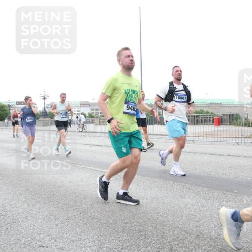 29.06.2025 - hella hamburg halbmarathon Lena Gebhardt http://msf.ph/oto/8416659 29.06.2025 10:51:49 Lombardsbrücke 16807, 9462, 5291, 6885, 8399, 1418, 1617, 1978, 1997, 2308, 2484, 2485, 2593, 2736, 2778, 3038, 3240, 3991, 4598, 4606, 4748, 4808, 4878, 5062, 5291, 5394, 5534, 5716, 5717, 6007, 6091, 6456, 6604, 6885, 6945, 6947, 6954, 6961, 7682, 7769, 7841, 7871, 7992, 8040, 8125, 8250, 8251, 8399, 8621, 9220, 9340, 9460, 9462, 9582, 9583, 9590, 9594, 9673, 9730, 9763, 10496, 10521, 10533, 10673, 10693, 10830, 11034, 11101, 11268, 11375, 11575, 11875, 12065 meine-sportfotos.de