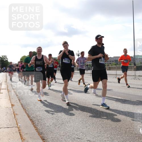 29.06.2025 - hella hamburg halbmarathon Lena Gebhardt http://msf.ph/oto/8416660 29.06.2025 09:51:03 Lombardsbrücke 1962, 2579, 10415, 7116, 16295, 8122, 13268, 1209, 1256, 1441, 1677, 1941, 1962, 2546, 2579, 3056, 3626, 3700, 3947, 4205, 4854, 4888, 4889, 4893, 5026, 5087, 5275, 5387, 5472, 5506, 5508, 5752, 5916, 6080, 6429, 6593, 6639, 6686, 6687, 6721, 6901, 7026, 7110, 7116, 7284, 7378, 7635, 7693, 7962, 8091, 8122, 8319, 8574, 8958, 8966, 9262, 9313, 9371, 9380, 9755, 9833, 9885, 10064, 10193, 10415, 10469, 10783, 10922, 11281, 11284, 11305, 11907, 12153, 14201 meine-sportfotos.de