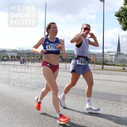 29.06.2025 - hella hamburg halbmarathon Lena Gebhardt http://msf.ph/oto/8416663 29.06.2025 10:05:15 Lombardsbrücke 1770, 7826, 1126, 1559, 1863, 1936, 1981, 2288, 2298, 2424, 2628, 3071, 3413, 3578, 4014, 4220, 4394, 4538, 4951, 5073, 6059, 6907, 6908, 7302, 7826, 8049, 8089, 8999, 9007, 9019, 9075, 9165, 9559, 9680, 10343, 10694, 11088, 11551, 11595, 11784, 11873, 12557, 13221, 13242, 13327, 13717, 14203, 14465, 14642, 16092, 16134, 16357, 16478, 16546, 16579, 16847, 17112, 17707, 17814, 17818, 18189, 18616, 18617, 19034 meine-sportfotos.de