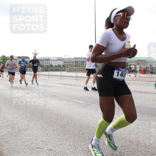 29.06.2025 - hella hamburg halbmarathon Lena Gebhardt http://msf.ph/oto/8416673 29.06.2025 10:17:49 Lombardsbrücke 16505, 7413, 17266, 784, 7566, 17270, 1458, 1015, 1159, 1160, 1204, 1268, 1274, 1325, 1458, 1622, 1641, 1749, 1795, 2094, 2147, 2259, 2305, 2548, 2860, 2931, 3138, 3292, 3802, 3803, 3977, 4194, 4218, 4852, 5002, 5004, 5290, 5611, 5733, 6254, 6336, 6352, 6520, 6786, 7011, 7094, 7258, 7291, 7410, 7413, 7566, 7641, 7649, 7838, 7844, 7882, 7883, 8128, 8144, 8210, 8248, 8309, 8351, 8433, 8607, 8799, 8895, 9400, 9539, 9717, 9734, 9798, 9848, 9964, 10174, 10332, 10509 meine-sportfotos.de