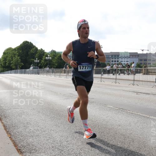 29.06.2025 - hella hamburg halbmarathon Lena Gebhardt http://msf.ph/oto/8416685 29.06.2025 09:40:41 Lombardsbrücke 17771, 34, 35, 52, 54, 5253, 6530, 6816, 9151, 9255, 9447, 9475, 10650, 11210, 11829, 12373, 12678, 14302, 14360, 14766, 15495, 16068, 16245, 16988, 17771, 18930, 19075 meine-sportfotos.de
