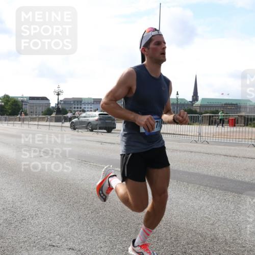 29.06.2025 - hella hamburg halbmarathon Lena Gebhardt http://msf.ph/oto/8416706 29.06.2025 09:40:41 Lombardsbrücke 71, 34, 35, 52, 54, 5253, 6530, 6816, 9151, 9255, 9447, 9475, 10650, 11210, 11829, 12373, 12678, 14302, 14360, 14766, 15495, 16068, 16245, 16988, 17771, 18930, 19075 meine-sportfotos.de