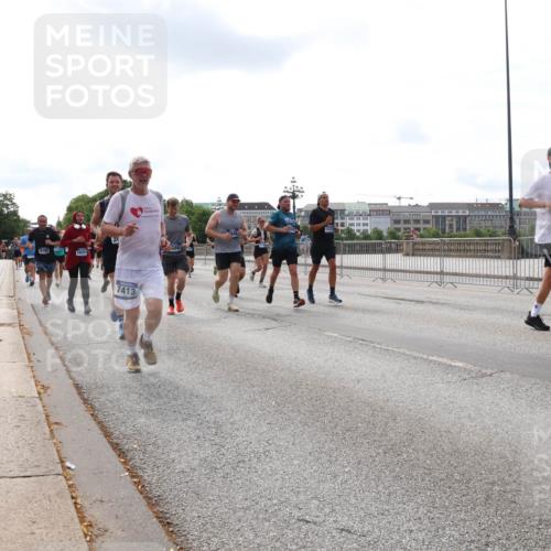 29.06.2025 - hella hamburg halbmarathon Lena Gebhardt http://msf.ph/oto/8416711 29.06.2025 10:17:49 Lombardsbrücke 9798, 1655, 7413, 1015, 1159, 1160, 1204, 1268, 1274, 1325, 1458, 1622, 1641, 1749, 1795, 2094, 2147, 2259, 2305, 2548, 2860, 2931, 3138, 3292, 3802, 3803, 3977, 4194, 4218, 4852, 5002, 5004, 5290, 5611, 5733, 6254, 6336, 6352, 6520, 6786, 7011, 7094, 7258, 7291, 7410, 7413, 7566, 7641, 7649, 7838, 7844, 7882, 7883, 8128, 8144, 8210, 8248, 8309, 8351, 8433, 8607, 8799, 8895, 9400, 9539, 9717, 9734, 9798, 9848, 9964, 10174, 10332, 10509 meine-sportfotos.de