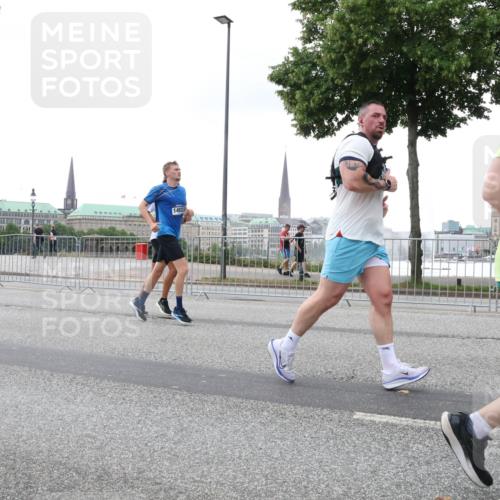 29.06.2025 - hella hamburg halbmarathon Lena Gebhardt http://msf.ph/oto/8416715 29.06.2025 10:51:50 Lombardsbrücke 5291, 1493, 1418, 1617, 1978, 1997, 2308, 2484, 2485, 2593, 2736, 2778, 3038, 3240, 3991, 4087, 4598, 4606, 4748, 4808, 4878, 5062, 5291, 5394, 5534, 5716, 5717, 6007, 6091, 6456, 6604, 6885, 6945, 6947, 6954, 7682, 7769, 7841, 7871, 7992, 8125, 8250, 8251, 8399, 8621, 9220, 9340, 9460, 9462, 9582, 9583, 9590, 9594, 9673, 9730, 9763, 10496, 10521, 10533, 10673, 10693, 10830, 11034, 11101, 11268, 11375, 11575, 11875, 12065 meine-sportfotos.de