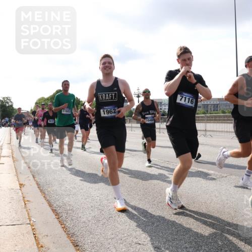 29.06.2025 - hella hamburg halbmarathon Lena Gebhardt http://msf.ph/oto/8416729 29.06.2025 09:51:03 Lombardsbrücke 11922, 1962, 10469, 7116, 9833, 938, 1209, 1256, 1441, 1677, 1941, 1962, 2546, 2579, 3056, 3626, 3700, 3947, 4205, 4854, 4888, 4889, 4893, 5026, 5087, 5275, 5387, 5472, 5506, 5508, 5752, 5916, 6080, 6429, 6593, 6639, 6686, 6687, 6721, 6901, 7026, 7110, 7116, 7284, 7378, 7635, 7693, 7962, 8091, 8122, 8319, 8574, 8958, 8966, 9262, 9313, 9371, 9380, 9755, 9833, 9885, 10064, 10193, 10415, 10469, 10783, 10922, 11281, 11284, 11305, 11907, 12153, 14201 meine-sportfotos.de