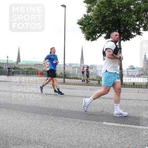 29.06.2025 - hella hamburg halbmarathon Lena Gebhardt http://msf.ph/oto/8416735 29.06.2025 10:51:50 Lombardsbrücke 5291, 1492, 1418, 1617, 1978, 1997, 2308, 2484, 2485, 2593, 2736, 2778, 3038, 3240, 3991, 4087, 4598, 4606, 4748, 4808, 4878, 5062, 5291, 5394, 5534, 5716, 5717, 6007, 6091, 6456, 6604, 6885, 6945, 6947, 6954, 7682, 7769, 7841, 7871, 7992, 8125, 8250, 8251, 8399, 8621, 9220, 9340, 9460, 9462, 9582, 9583, 9590, 9594, 9673, 9730, 9763, 10496, 10521, 10533, 10673, 10693, 10830, 11034, 11101, 11268, 11375, 11575, 11875, 12065 meine-sportfotos.de