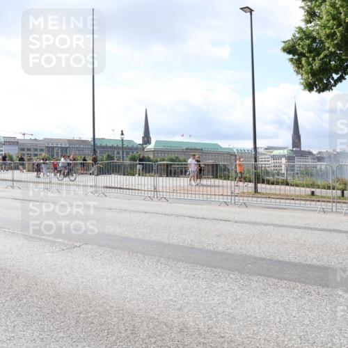 29.06.2025 - hella hamburg halbmarathon Lena Gebhardt http://msf.ph/oto/8416736 29.06.2025 10:05:15 Lombardsbrücke 8999, 1126, 1559, 1863, 1936, 1981, 2288, 2298, 2424, 2628, 3071, 3413, 3578, 4014, 4220, 4394, 4538, 4951, 5073, 6059, 6907, 6908, 7302, 7826, 8049, 8089, 8999, 9007, 9019, 9075, 9165, 9559, 9680, 10343, 10694, 11088, 11551, 11595, 11784, 11873, 12557, 13221, 13242, 13327, 13717, 14203, 14465, 14642, 16092, 16134, 16357, 16478, 16546, 16579, 16847, 17112, 17707, 17814, 17818, 18189, 18616, 18617, 19034 meine-sportfotos.de