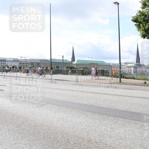 29.06.2025 - hella hamburg halbmarathon Lena Gebhardt http://msf.ph/oto/8416761 29.06.2025 10:05:16 Lombardsbrücke 9007, 8999, 1126, 1559, 1863, 1936, 1981, 2288, 2298, 2424, 2628, 3071, 3413, 3578, 4014, 4220, 4394, 4538, 4782, 4951, 5073, 6059, 6907, 6908, 7302, 7826, 8089, 8999, 9007, 9019, 9075, 9165, 9559, 9680, 10343, 10694, 11088, 11551, 11595, 11784, 11873, 12557, 13221, 13242, 13327, 13717, 14203, 14465, 14642, 16092, 16134, 16357, 16478, 16546, 16579, 16847, 17112, 17707, 17814, 17818, 18189, 18616, 18617, 19034 meine-sportfotos.de