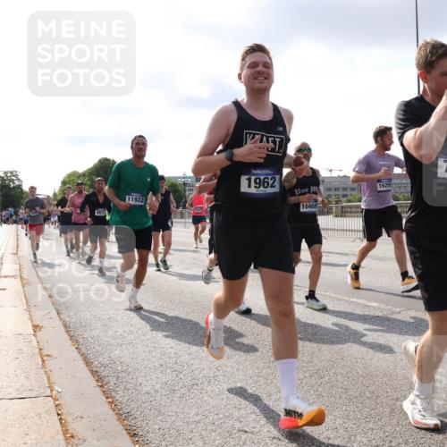 29.06.2025 - hella hamburg halbmarathon Lena Gebhardt http://msf.ph/oto/8416767 29.06.2025 09:51:04 Lombardsbrücke 9833, 11922, 12915, 1962, 10469, 16295, 7116, 1136, 1256, 1441, 1677, 1941, 1962, 2546, 2579, 3056, 3626, 3700, 3947, 4205, 4854, 4888, 4889, 4893, 5026, 5087, 5275, 5387, 5472, 5506, 5508, 5752, 5916, 6080, 6429, 6593, 6639, 6686, 6687, 6721, 6901, 7110, 7116, 7284, 7378, 7635, 7693, 7962, 8091, 8122, 8319, 8574, 8958, 8966, 9262, 9313, 9371, 9380, 9755, 9833, 9885, 10064, 10193, 10415, 10469, 10783, 10922, 11281, 11284, 11305, 11907, 12153, 14201 meine-sportfotos.de