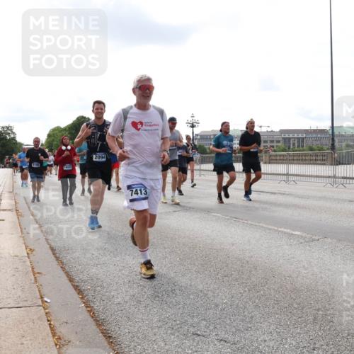 29.06.2025 - hella hamburg halbmarathon Lena Gebhardt http://msf.ph/oto/8416770 29.06.2025 10:17:50 Lombardsbrücke 16555, 2094, 9798, 16933, 7413, 1015, 1159, 1160, 1204, 1268, 1274, 1325, 1458, 1622, 1641, 1749, 1795, 2094, 2147, 2259, 2305, 2548, 2860, 2931, 3138, 3292, 3802, 3803, 3977, 4194, 4218, 4852, 5002, 5004, 5290, 5611, 5733, 6254, 6336, 6352, 6520, 6786, 7011, 7094, 7258, 7291, 7410, 7413, 7566, 7641, 7649, 7838, 7844, 7882, 7883, 8128, 8144, 8210, 8248, 8309, 8351, 8433, 8607, 8799, 8895, 9400, 9539, 9717, 9734, 9798, 9848, 9964, 10174, 10332, 10509 meine-sportfotos.de