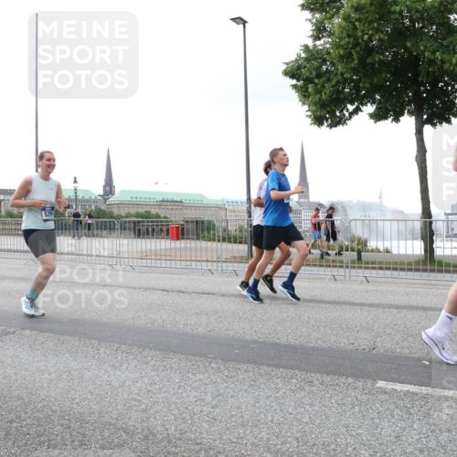 29.06.2025 - hella hamburg halbmarathon Lena Gebhardt http://msf.ph/oto/8416779 29.06.2025 10:51:51 Lombardsbrücke 6885, 5291, 16807, 1418, 1617, 1978, 1997, 2308, 2484, 2485, 2593, 2736, 2778, 3038, 3240, 3991, 4087, 4598, 4606, 4748, 4808, 4878, 5062, 5291, 5394, 5534, 5716, 5717, 6007, 6091, 6456, 6604, 6885, 6945, 6947, 6954, 7682, 7769, 7841, 7871, 7992, 8125, 8250, 8251, 8399, 8621, 9220, 9340, 9460, 9462, 9582, 9583, 9590, 9594, 9673, 9730, 9763, 10496, 10521, 10533, 10673, 10693, 10830, 11034, 11101, 11268, 11375, 11575, 11875, 12065 meine-sportfotos.de