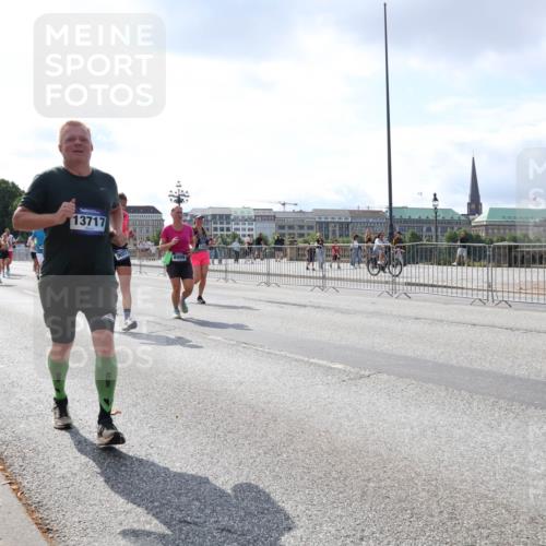 29.06.2025 - hella hamburg halbmarathon Lena Gebhardt http://msf.ph/oto/8416788 29.06.2025 10:05:16 Lombardsbrücke 13717, 6668, 1126, 1559, 1863, 1936, 1981, 2288, 2298, 2424, 2628, 3071, 3413, 3578, 4014, 4220, 4394, 4538, 4782, 4951, 5073, 6059, 6907, 6908, 7302, 7826, 8089, 8999, 9007, 9019, 9075, 9165, 9559, 9680, 10343, 10694, 11088, 11551, 11595, 11784, 11873, 12557, 13221, 13242, 13327, 13717, 14203, 14465, 14642, 16092, 16134, 16357, 16478, 16546, 16579, 16847, 17112, 17707, 17814, 17818, 18189, 18616, 18617, 19034 meine-sportfotos.de