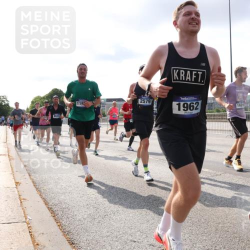 29.06.2025 - hella hamburg halbmarathon Lena Gebhardt http://msf.ph/oto/8416789 29.06.2025 09:51:04 Lombardsbrücke 9833, 1192, 2579, 1962, 16295, 1136, 1256, 1441, 1677, 1941, 1962, 2546, 2579, 3056, 3626, 3700, 3947, 4205, 4854, 4888, 4889, 4893, 5026, 5087, 5275, 5387, 5472, 5506, 5508, 5752, 5916, 6080, 6429, 6593, 6639, 6686, 6687, 6721, 6901, 7110, 7116, 7284, 7378, 7635, 7693, 7962, 8091, 8122, 8319, 8574, 8958, 8966, 9262, 9313, 9371, 9380, 9755, 9833, 9885, 10064, 10193, 10415, 10469, 10783, 10922, 11281, 11284, 11305, 11907, 12153, 14201 meine-sportfotos.de