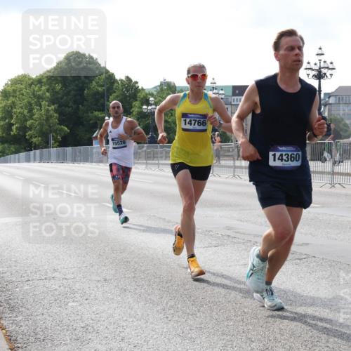 29.06.2025 - hella hamburg halbmarathon Lena Gebhardt http://msf.ph/oto/8416802 29.06.2025 09:40:48 Lombardsbrücke 15526, 14766, 14360, 34, 54, 5253, 6530, 6816, 9151, 9447, 9475, 11210, 11829, 12373, 12678, 14302, 14360, 14766, 15526, 16068, 16245, 16988, 17771, 18930 meine-sportfotos.de
