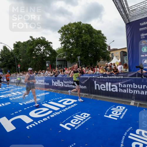 29.06.2025 - hella hamburg halbmarathon Zöllner http://msf.ph/oto/8416806 29.06.2025 10:28:07 Ziel 10485, 12189, 13383, 14757, 15883, 17488 meine-sportfotos.de