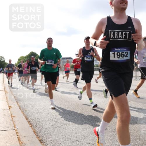 29.06.2025 - hella hamburg halbmarathon Lena Gebhardt http://msf.ph/oto/8416808 29.06.2025 09:51:04 Lombardsbrücke 9833, 11922, 10415, 2579, 1962, 16295, 1136, 1256, 1441, 1677, 1941, 1962, 2546, 2579, 3056, 3626, 3700, 3947, 4205, 4854, 4888, 4889, 4893, 5026, 5087, 5275, 5387, 5472, 5506, 5508, 5752, 5916, 6080, 6429, 6593, 6639, 6686, 6687, 6721, 6901, 7110, 7116, 7284, 7378, 7635, 7693, 7962, 8091, 8122, 8319, 8574, 8958, 8966, 9262, 9313, 9371, 9380, 9755, 9833, 9885, 10064, 10193, 10415, 10469, 10783, 10922, 11281, 11284, 11305, 11907, 12153, 14201 meine-sportfotos.de