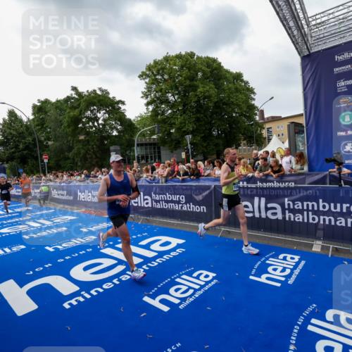 29.06.2025 - hella hamburg halbmarathon Zöllner http://msf.ph/oto/8416817 29.06.2025 10:28:08 Ziel 10485, 13383, 14757, 15883, 17488 meine-sportfotos.de