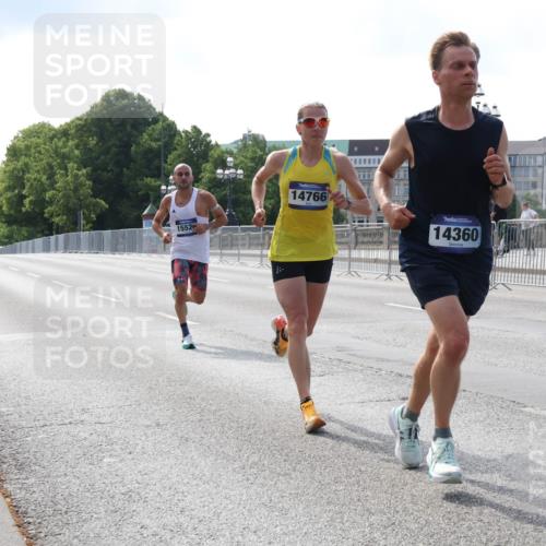 29.06.2025 - hella hamburg halbmarathon Lena Gebhardt http://msf.ph/oto/8416823 29.06.2025 09:40:48 Lombardsbrücke 1552, 14766, 14360, 34, 54, 5253, 6530, 6816, 9151, 9447, 9475, 11210, 11829, 12373, 12678, 14302, 14360, 14766, 15526, 16068, 16245, 16988, 17771, 18930 meine-sportfotos.de